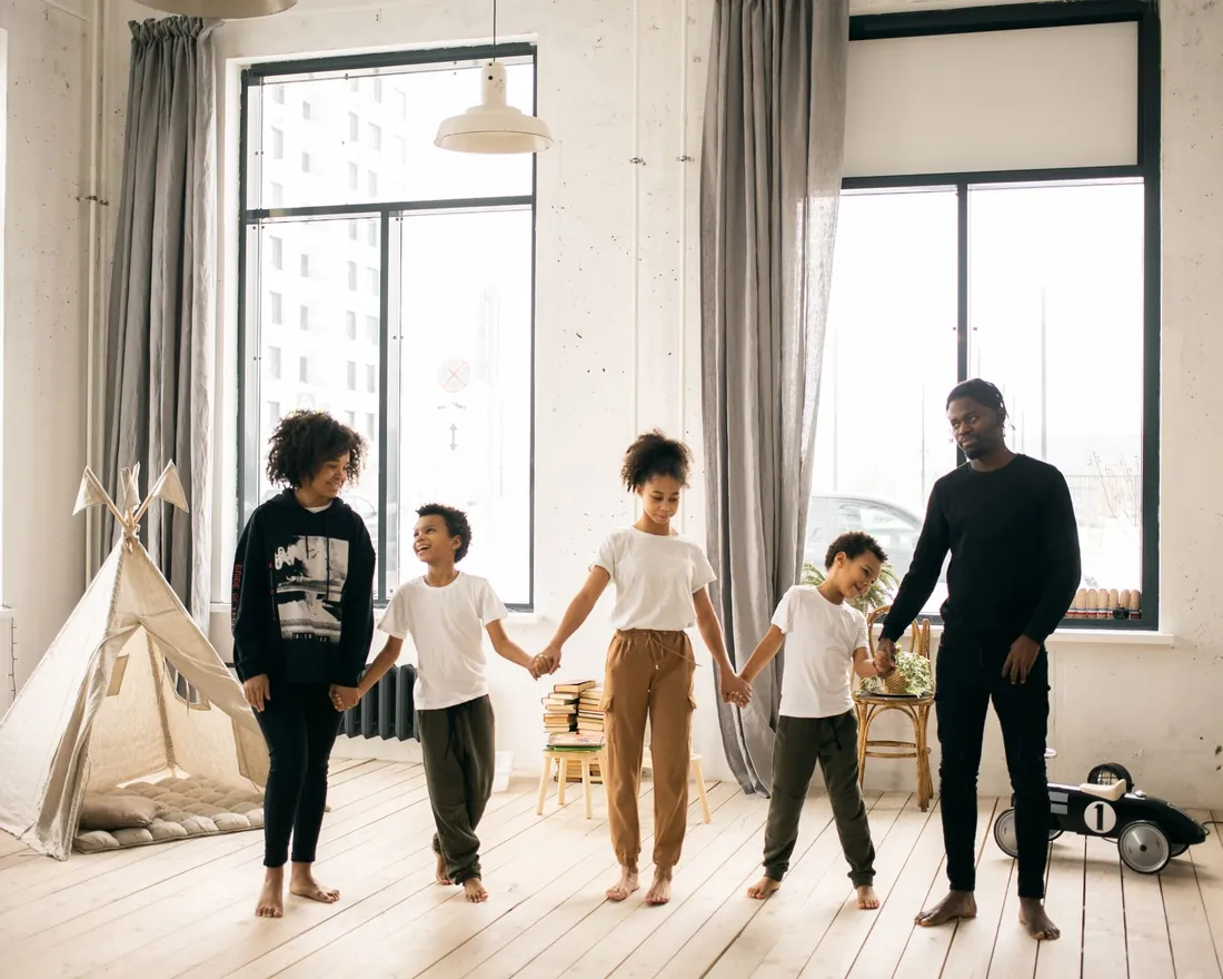Une famille reunie a la maison